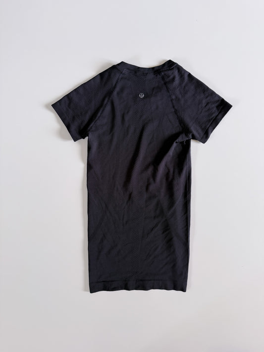 Size 4 Black Swiftly Tech Short Sleeve 2.0